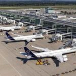 صف طولانی ده‌ها هواپیما در فرودگاه بین‌المللی نیوآرک!