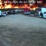 لحظه سقوط هواپیمای باری در آمریکا